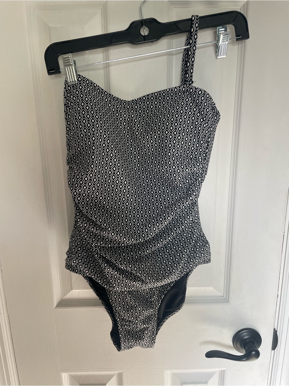 DKNY Black and White Geometric One-Shoulder One-Piece Swimsuit
